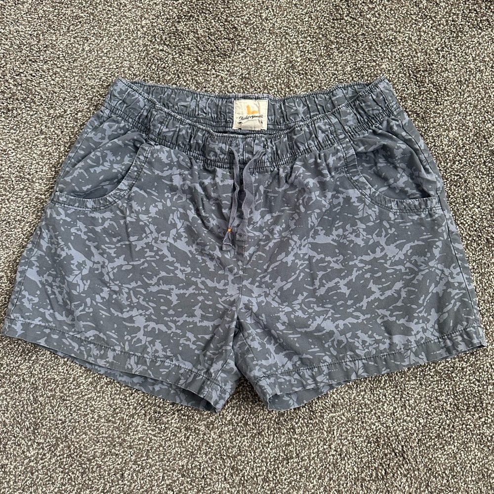 Field & Stream Gray Camouflage Athletic Shorts